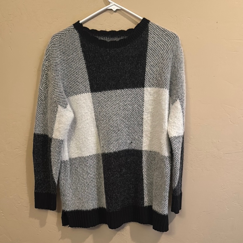 Elle Black and White Crew Neck Sweater with Geometric Pattern